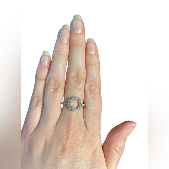 White Circlet of Stones Ring - Picture 8 of 8